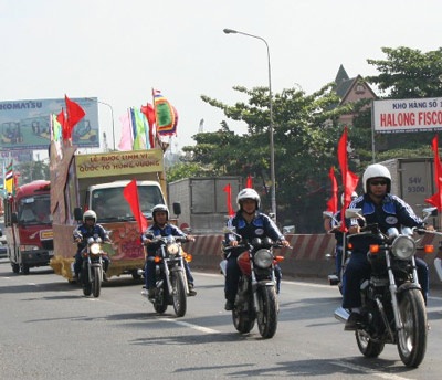 Trang nghiêm lễ rước linh vị Quốc tổ Hùng Vương - 5 Trang nghiêm lễ rước linh vị Quốc tổ Hùng Vương - 5