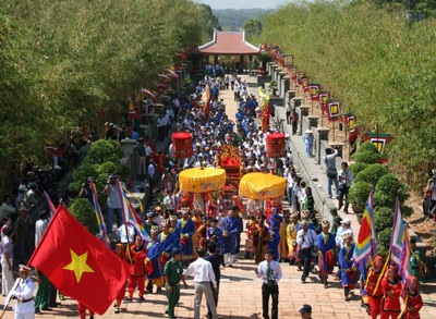 Trang nghiêm lễ rước linh vị Quốc tổ Hùng Vương - 6 Trang nghiêm lễ rước linh vị Quốc tổ Hùng Vương - 6