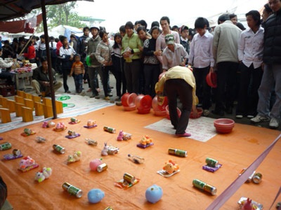 Cảnh “chướng tai gai mắt” ở hội Chùa Thầy - 2