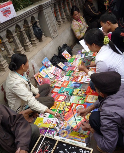 Cảnh “chướng tai gai mắt” ở hội Chùa Thầy - 5