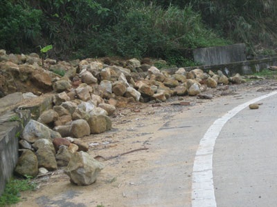 Đường đèo Hải Vân bị “hắt hủi” - 2 Đường đèo Hải Vân bị “hắt hủi” - 2