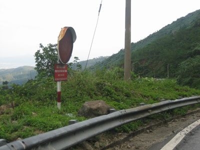 Đường đèo Hải Vân bị “hắt hủi” - 3 Đường đèo Hải Vân bị “hắt hủi” - 3