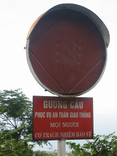 Đường đèo Hải Vân bị “hắt hủi” - 4 Đường đèo Hải Vân bị “hắt hủi” - 4