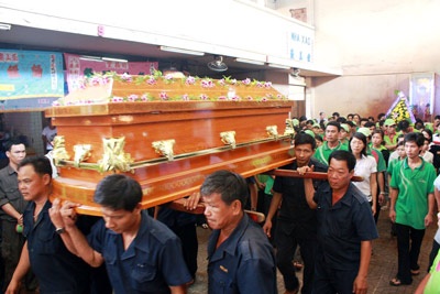 Đau thương ngày về của cô gái bị điện giật chết - 2