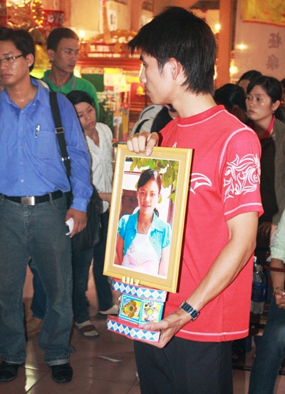 Đau thương ngày về của cô gái bị điện giật chết - 1