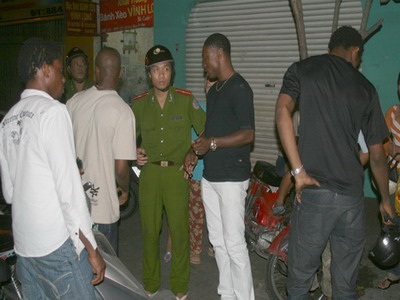 Người nước ngoài vi phạm giao thông có thể phải rời khỏi lãnh thổ VN - 1 Người nước ngoài vi phạm giao thông có thể phải rời khỏi lãnh thổ VN - 1