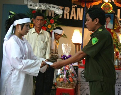 Đưa tiễn vong linh chàng trai trẻ xả thân bắt cướp - 2