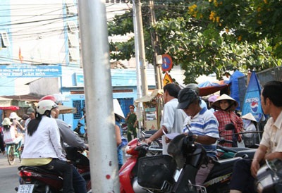 “Cò” vé: Cần là có! - 1 “Cò” vé: Cần là có! - 1