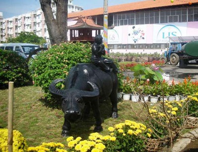 Ngắm trâu Kỷ Sửu trên đường phố Sài Gòn - 2 Ngắm trâu Kỷ Sửu trên đường phố Sài Gòn - 2