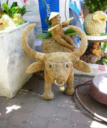 Ngắm trâu Kỷ Sửu trên đường phố Sài Gòn - 4 Ngắm trâu Kỷ Sửu trên đường phố Sài Gòn - 4