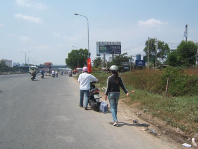 Ngày tết “đinh tặc” hoành hành - 1 Ngày tết “đinh tặc” hoành hành - 1