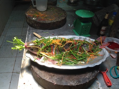 Cận cảnh đưa "cá thần" lên bàn nhậu - 3 Cá thần được chế biến thành món ăn đặc sản ở Hà Nội. Thời gian đầu