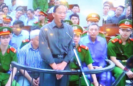 Ông Trần Xuân Giá vắng mặt có "cứu" được Huỳnh Quang Tuấn? - 1 Bị cáo Huỳnh Quang Tuấn tại tòa
