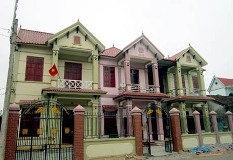 Làng tỉ phú đồng nát giàu nhất Việt Nam - 1 Những ngôi nhà tiền tỉ ở Diễn Tháp.