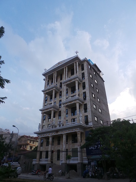 Sững sờ với “biệt thự đá” trăm tỷ tại Hà Nội - 9 Công trình này có trị giá hàng trăm tỉ đồng