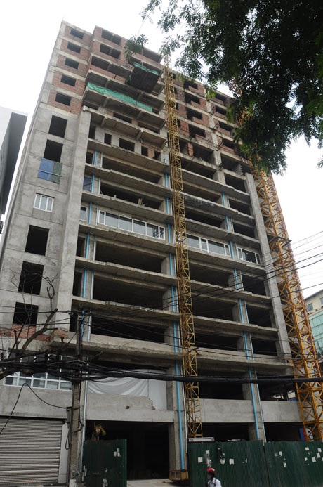 Tòa chung cư cao cấp bỏ hoang trên đất vàng Hà Nội - 1 Tòa chung cư cao cấp bỏ hoang trên đất vàng Hà Nội