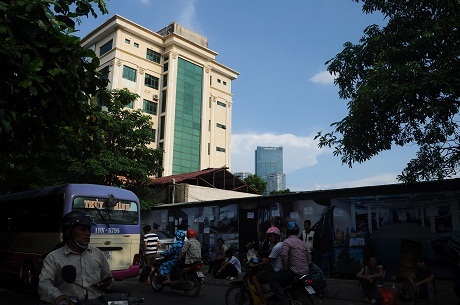 Dự án "giá sốc" của FLC dễ thành điểm nghẽn giao thông - 9 Khu vực sát khu đất dự án FLC Complex luôn kín đặc người và phương tiện lưu thông