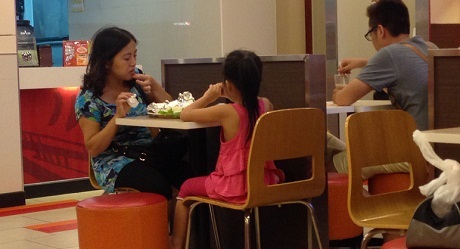 Khoai tây chiên của KFC "ế sưng" vì thông tin có chất gây ung thư - 2 Nhiều khách hàng đã tạm ngưng sử dụng món khoai tây chiên
