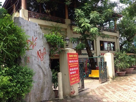 Cận cảnh nhà hàng như cung điện trong vườn thú Thủ Lệ - 1 Cận cảnh nhà hàng như cung điện trong vườn thú Thủ Lệ