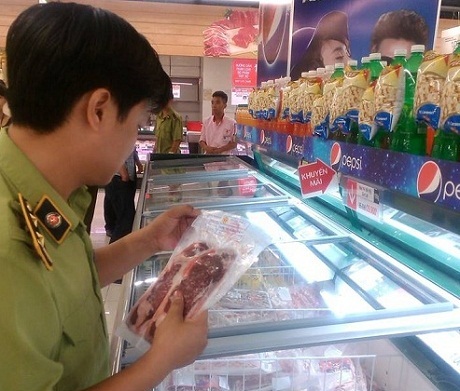 Lotte Mart bị phát hiện nhiều sản phẩm mập mờ nhãn mác - 1 Sản phẩm thịt bò tại Lotte Mart có nhãn hiệu mập mờ bị thu giữ