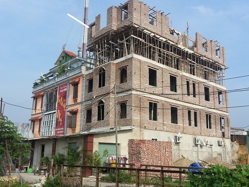 Phù phép đất dự án công nghiệp thành “lâu đài”, nhà khủng - 1 Công trình xây dựng không phép hoành tráng trên đất dự án để làm điểm công nghiệp