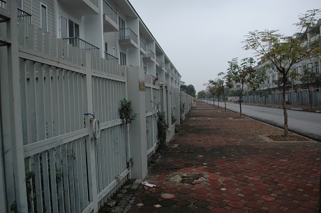 Những cánh cổng đóng lâu năm