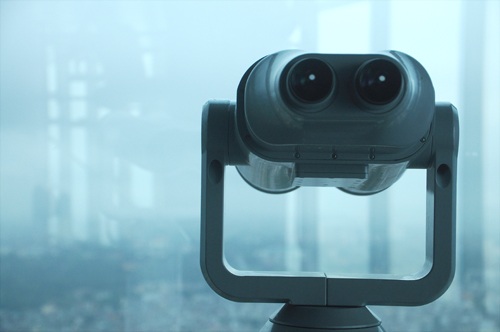 Cận cảnh khu Sky walk “khủng” nhất Châu Á tại tòa tháp cao thứ 2 Việt Nam - 3 Hệ thống máy ngắm được đặt dọc các ô cửa kính để cho khách hàng sử dụng