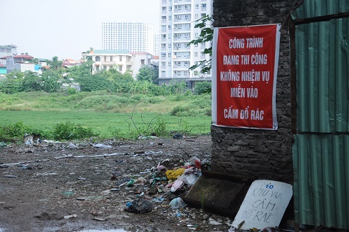 Hà Nội: Hàng trăm người bỗng dưng thành "dân nhảy dù" suốt 20 năm - 5 Khu vực đề biển thi công ở Đầm Hồng