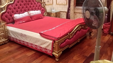 Biệt thự trăm tỉ, nội thất “khủng” dát vàng của đại gia Hà Nội - 9 Hai chiếc giường ngủ được mạ vàng của chủ nhân căn biệt thự