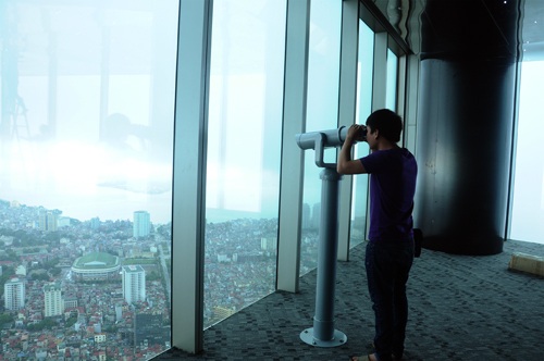 Cận cảnh khu Sky walk “khủng” nhất Châu Á tại tòa tháp cao thứ 2 Việt Nam - 11 Mặt kính có khả năng chịu lực như các vật liệu bê tông