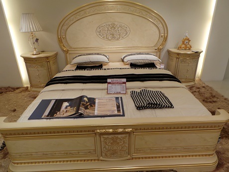 Sững sờ trước nội thất nhà tuyệt đẹp của "ông trùm nội thất" - 10 Ở showroom của Hùng Túy không có những chiếc giường mạ vàng có trị giá tiền tỉ