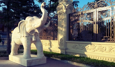 Lâu đài đôi hàng trăm tỉ xây cho quý tử của đại gia Ninh Bình - 3 Lâu đài đôi hàng trăm tỉ xây cho quý tử của đại gia Ninh Bình