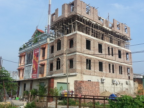 Vụ lâu đài, nhà “khủng” trên dự án công nghiệp: Xã đề nghị "xử", huyện vẫn để nguyên? - 2 Một công trình ngang nhiên vi phạm của Cty Thành Phát đang hoàn thiện phần thô
