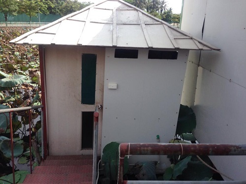Vụ băm nát hồ Tây thu lợi: Chưa hề có giấy phép kinh doanh nhà hàng - 2 Nhà vệ sinh đặt trên thuyền tôn ở lòng hồ