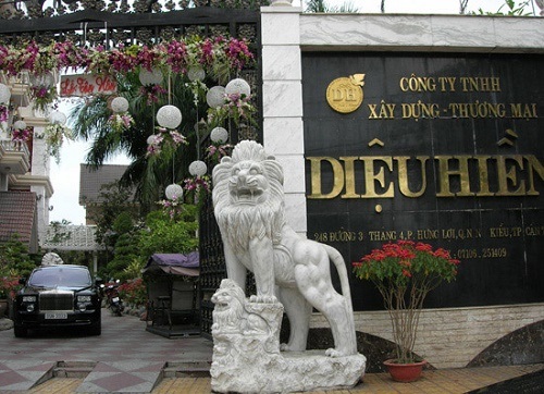 Biệt thự với đôi sư tử đá hoành tráng của nữ đại gia Diệu Hiền