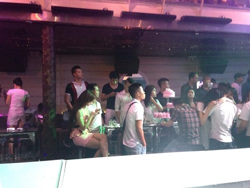 Đột nhập quán "bar ngầm" trong du thuyền “bức tử” hồ Tây - 5 Quán bar du thuyền được thiết kế như các chốn vũ trường ăn chơi trên cạn