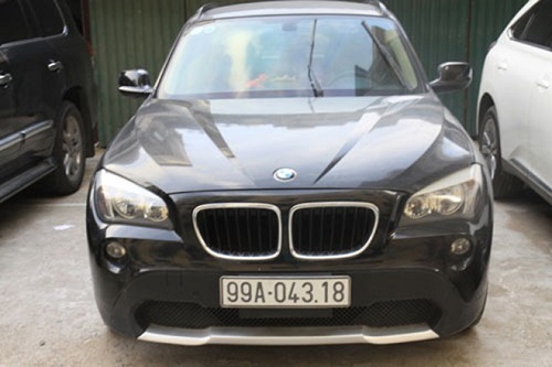 Dàn xe khủng “đắp chiếu” của đại gia vướng vòng lao lý - 8 Một chiếc SUV hạng sang BMW X1 vừa bị tạm giữ của Minh Sâm