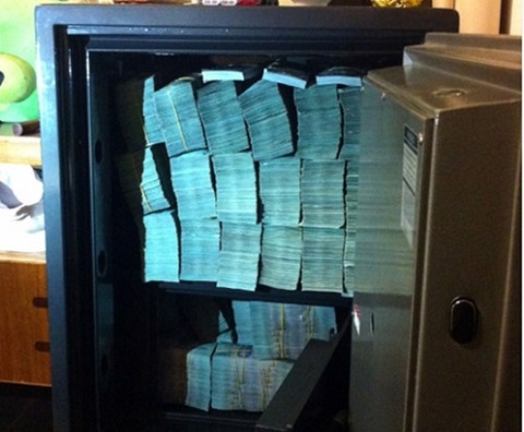 Cận cảnh kho tiền tỉ khi bắt giữ sàn vàng Khải Thái - 6 Tiền mặt thu giữ tại Công ty Khải Thái