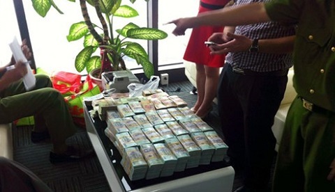 Cận cảnh kho tiền tỉ khi bắt giữ sàn vàng Khải Thái - 7 Tiền mặt thu giữ tại Công ty Khải Thái