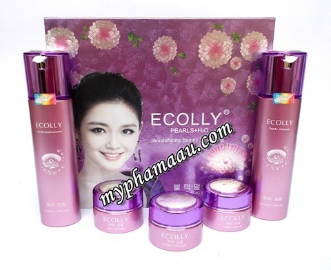 Triệt phá công ty tự sản xuất mỹ phẩm Hàn Quốc dởm Ecolly - 1 Mỹ phẩm ecolly được rao bán trên mạng
