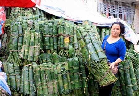 “Thấp thoáng” những nồi bánh chưng nơi góc phố Hà Nội - 4 “Thấp thoáng” những nồi bánh chưng nơi góc phố Hà Nội - 4