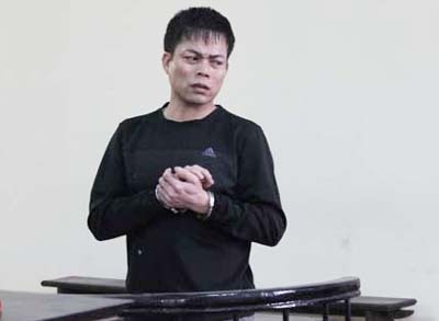 Án 4,5 năm tù cho ông bố bẻ răng cửa, xích chân con gái - 1 Án 4,5 năm tù cho ông bố bẻ răng cửa, xích chân con gái