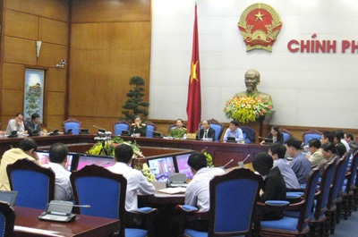 “Phạt nhiều hơn, mạnh hơn để “đe” vi phạm giao thông” - 1 “Phạt nhiều hơn, mạnh hơn để “đe” vi phạm giao thông”