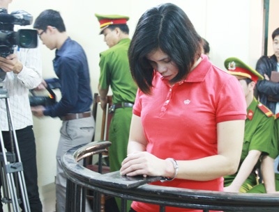 Hà Nội: Nữ phạm bắt cóc bé sơ sinh nhận án, khóc ròng - 1 Hà Nội: Nữ phạm bắt cóc bé sơ sinh nhận án, khóc ròng