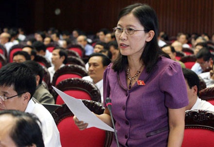 “Quốc hội nên có thông điệp cam kết không tham nhũng”  - 2 Đại biểu Lê Thị Nga: Tội phạm tham nhũng rất dễ được hưởng án treo.