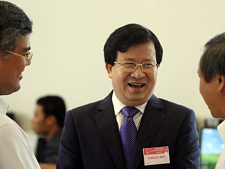 “Không có bão, ai biết tháp truyền hình kém chất lượng!” - 1 Bộ trưởng Xây dựng Trịnh Đình Dũng đến nghị trường để trả lời chất vấn (ảnh: Việt Hưng).