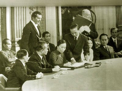 “Bàn đàm phán không phải nơi mặc cả độc lập dân tộc” - 2 PGS.TS Nguyễn Đình Lê: Việt Nam chỉ dành được ở bàn Hội nghị những gì ta thu được ở chiến trường.