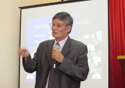 TS.Nguyễn Quang A trình bày tham luận tại hội thảo.