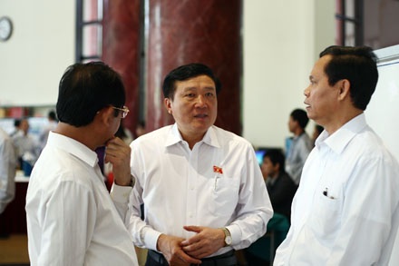 “Quốc hội nên có thông điệp cam kết không tham nhũng”  - 3 Đại biểu Lê Thị Nga: Tội phạm tham nhũng rất dễ được hưởng án treo.