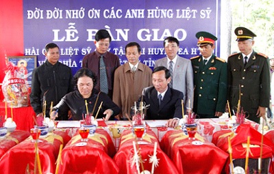 Mẹ già trào nước mắt, cháu con vỡ òa ngày “đón anh về”